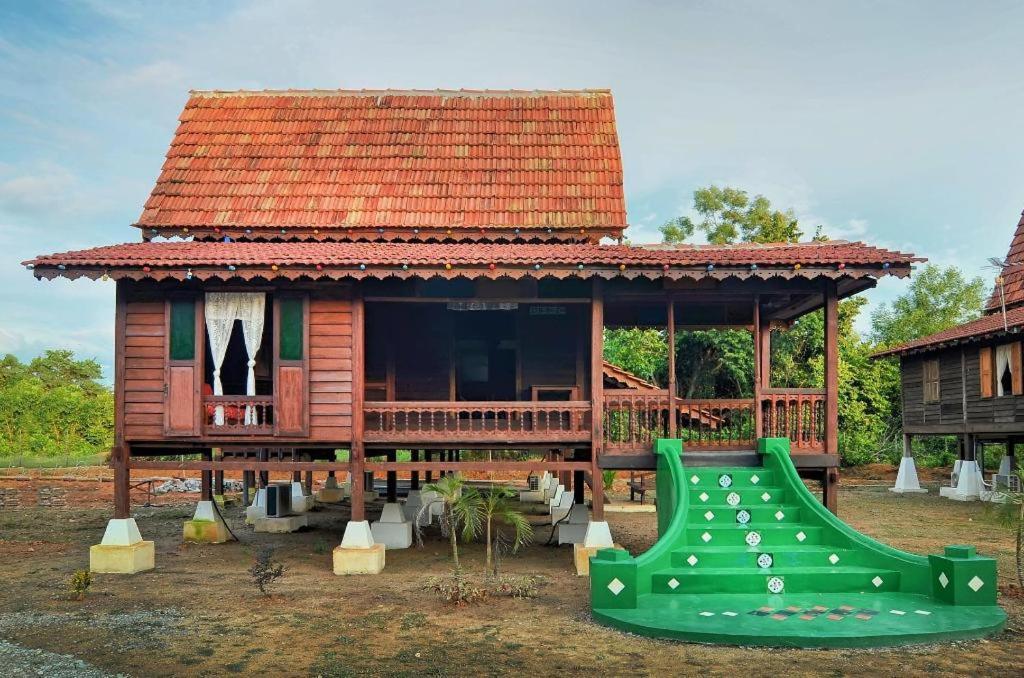 Oyo Home 90745 Desa Balqis Beach Resort Malacca Екстериор снимка